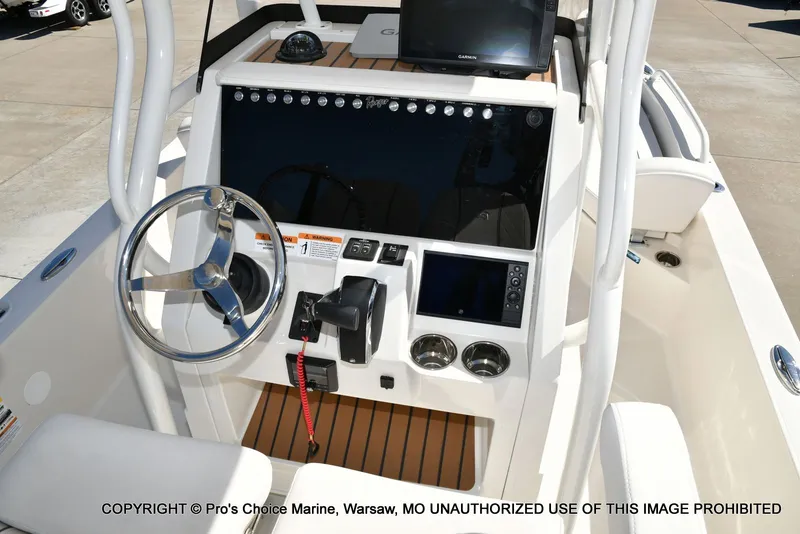 Slide: The Image of Ranger 2360 Bay w/300HP Mercury Verado 2025 - 6