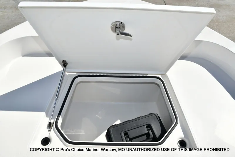 Slide: The Image of Ranger 2360 Bay w/300HP Mercury Verado 2025 - 62