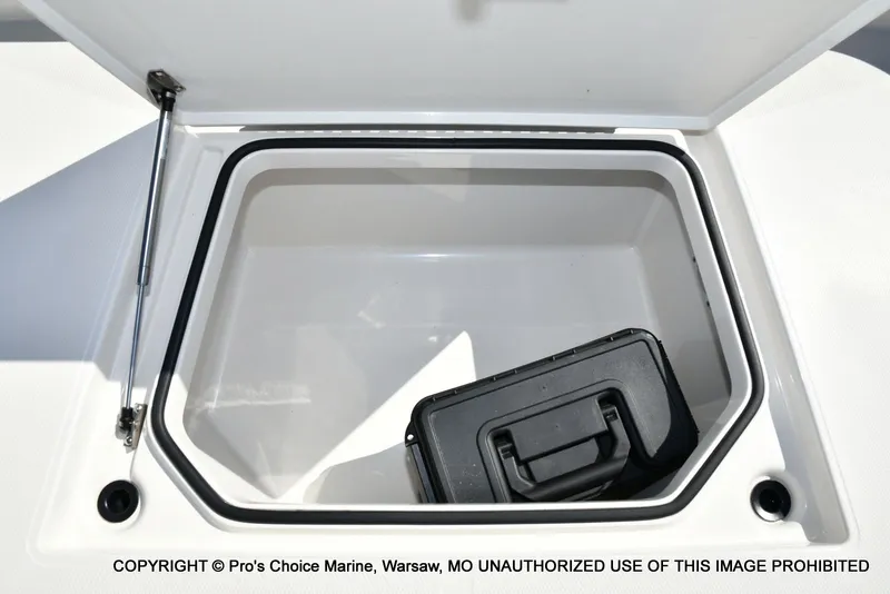 Slide: The Image of Ranger 2360 Bay w/300HP Mercury Verado 2025 - 63