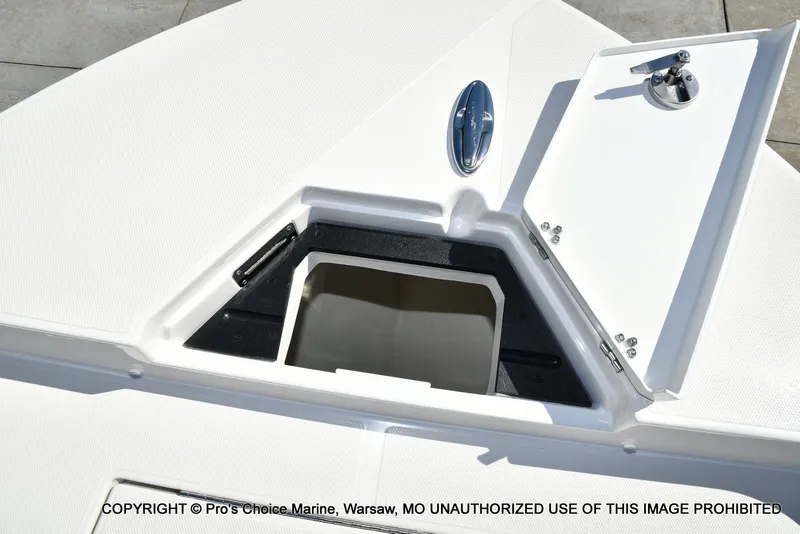 Slide: The Image of Ranger 2360 Bay w/300HP Mercury Verado 2025 - 65