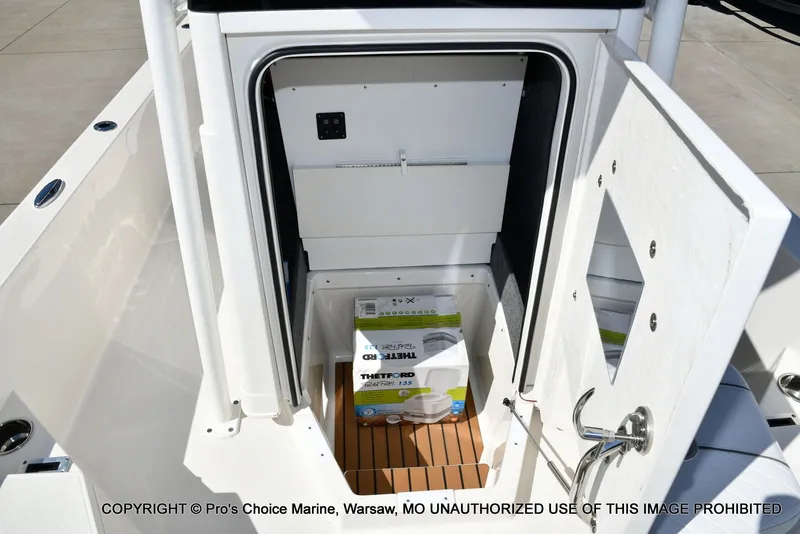 Slide: The Image of Ranger 2360 Bay w/300HP Mercury Verado 2025 - 71