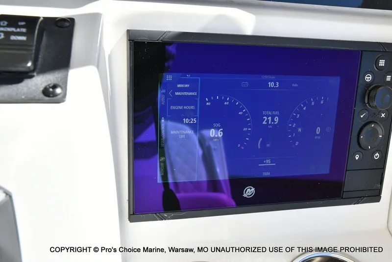 Slide: The Image of Ranger 2360 Bay w/300HP Mercury Verado 2025 - 8