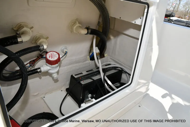 Slide: The Image of Ranger 2360 Bay w/300HP Mercury Verado 2025 - 80