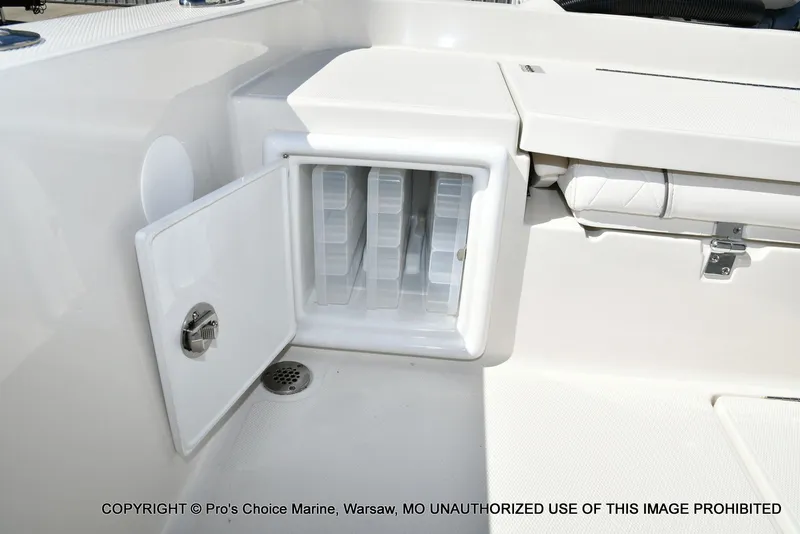 Slide: The Image of Ranger 2360 Bay w/300HP Mercury Verado 2025 - 84