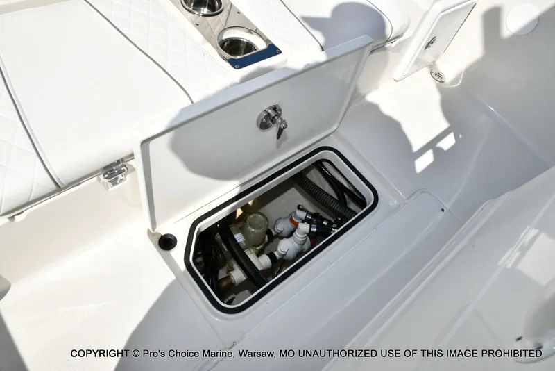 Slide: The Image of Ranger 2360 Bay w/300HP Mercury Verado 2025 - 89