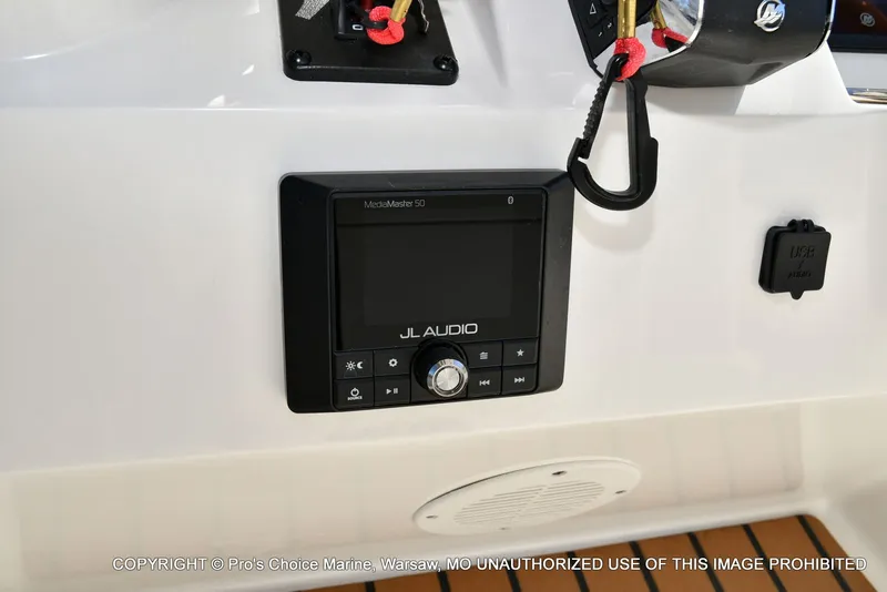 Slide: The Image of Ranger 2360 Bay w/300HP Mercury Verado 2025 - 92