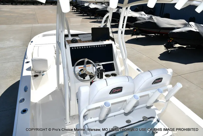 Slide: The Image of Ranger 2360 Bay w/300HP Mercury Verado 2025 - 98