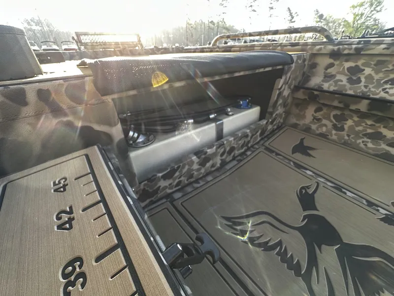 Slide: The Image of Excel Viper F4 CUSTOM SEADECK-1751-60 YAM 2026 - 9