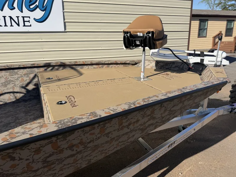 Slide: The Image of Xpress Hyper-Lift Bay Series 175HP-SEADECK 2026 - 3