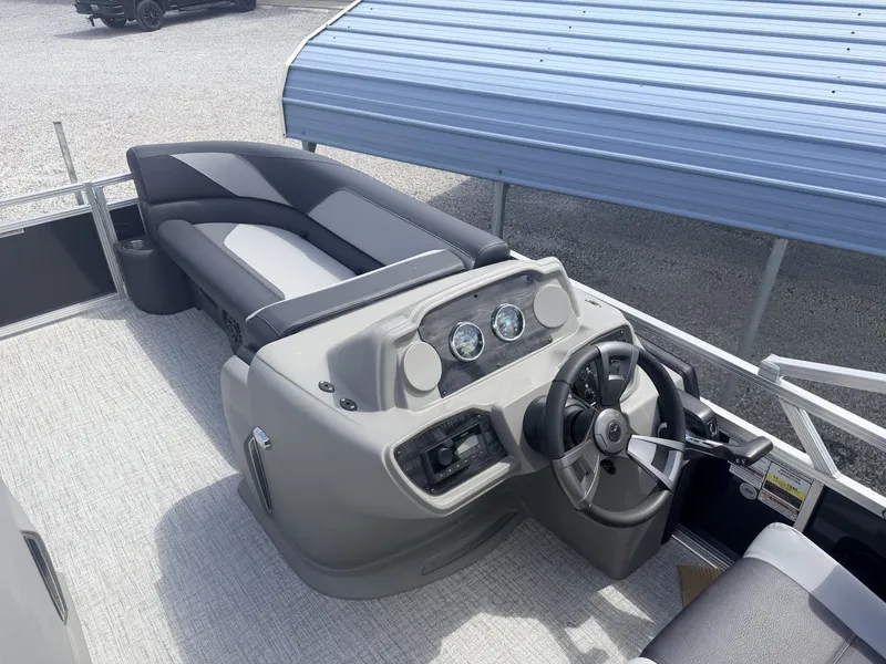 Slide: The Image of Tahoe Sport 85 23 ELITE WINDSHIELD-140HP 2026 - 9