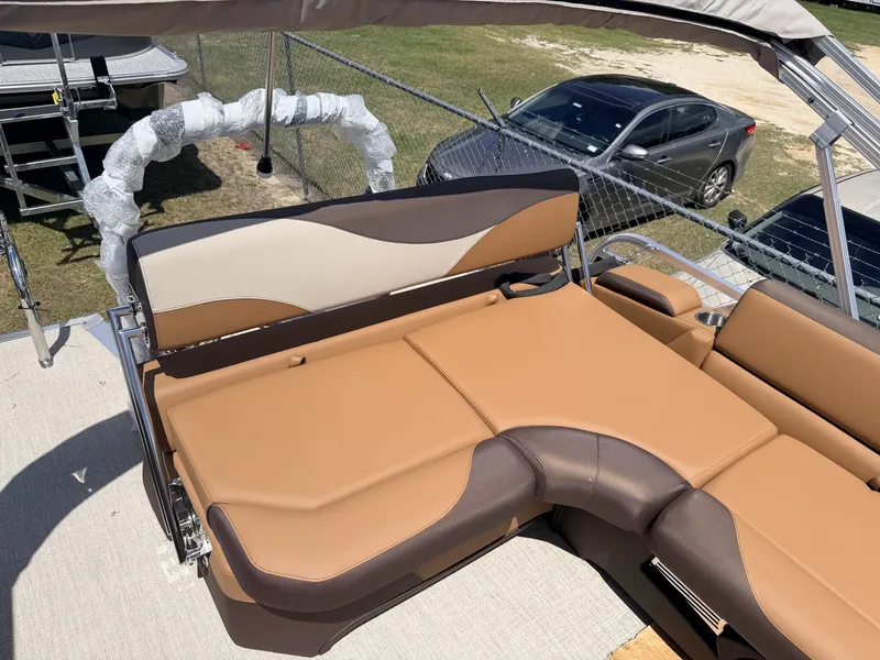 Slide: The Image of Tahoe LTZ 23 CRUISE REAR BENCH-140HP 2026 - 12