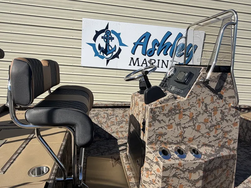 Slide: The Image of Xpress Hyper-Lift Bay Series 175HP-SEADECK 2026 - 4