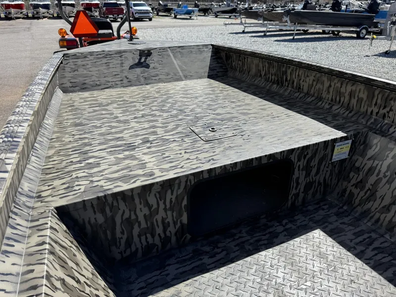 Slide: The Image of Edge Boats Sportsman 553DB 2026 - 6