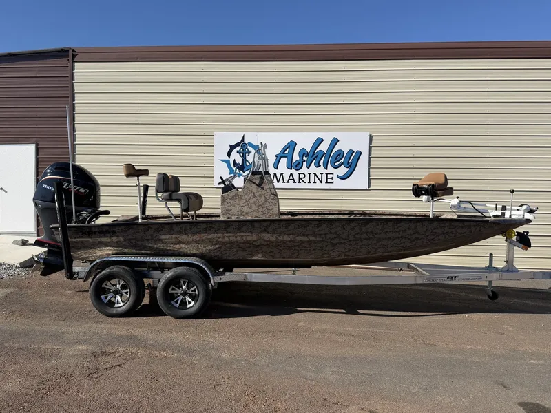 The Image of Xpress Hyper-Lift Bay Series 175HP-SEADECK 2026 - 1