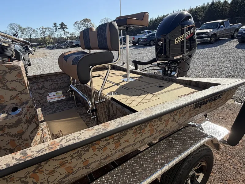 Slide: The Image of Xpress Hyper-Lift Bay Series 175HP-SEADECK 2026 - 5