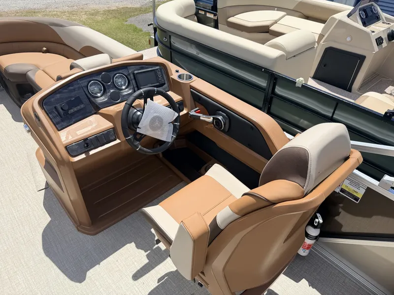 Slide: The Image of Tahoe LTZ 23 CRUISE REAR BENCH-140HP 2026 - 6