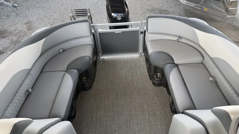 Slide: The Image of Tahoe LTZ 23 QUAD LOUNGER-140HP 2026 - 13