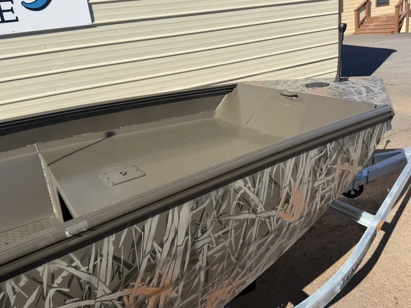 Slide: The Image of Edge Boats Sportsman Series 553DB 2026 - 3