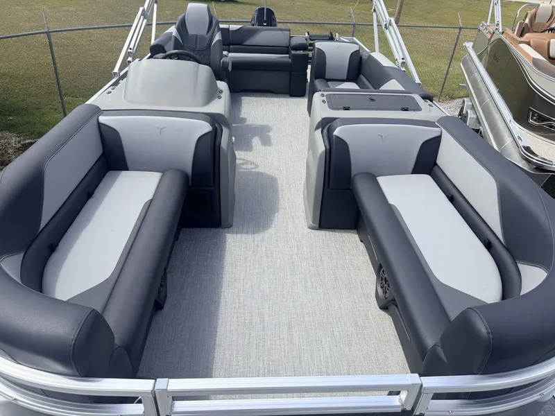 Slide: The Image of Tahoe Sport 85 23 ELITE WINDSHIELD-140HP 2026 - 7