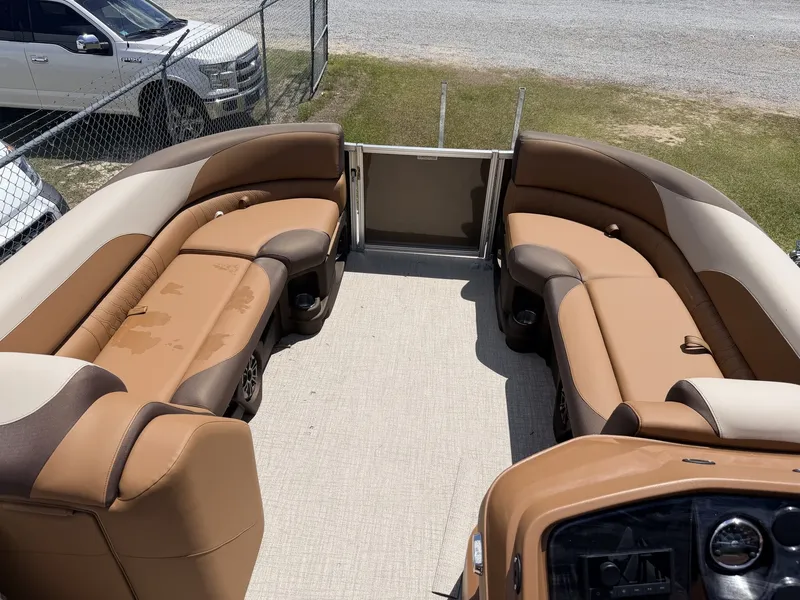 Slide: The Image of Tahoe LTZ 23 CRUISE REAR BENCH-140HP 2026 - 10