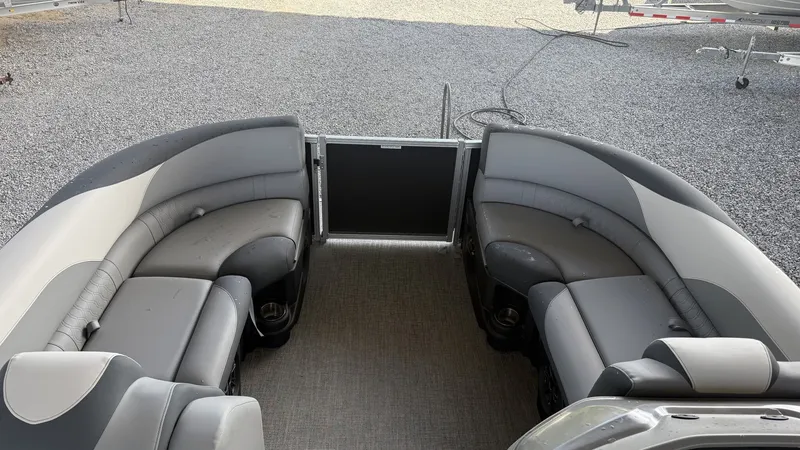 Slide: The Image of Tahoe LTZ 23 QUAD LOUNGER-140HP 2026 - 5