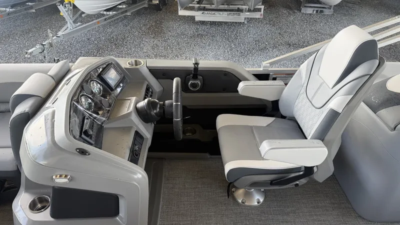 Slide: The Image of Tahoe LTZ 23 QUAD LOUNGER-140HP 2026 - 7