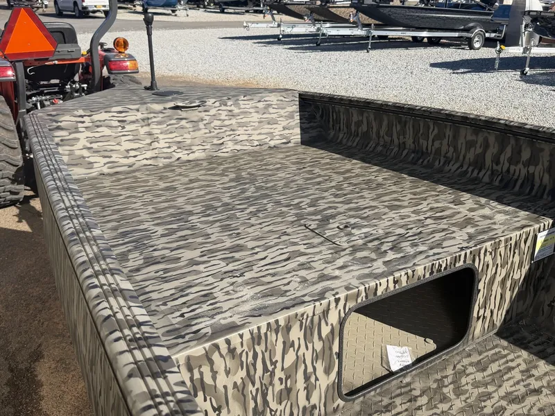 Slide: The Image of Edge Boats Sportsman 553DB 2026 - 5