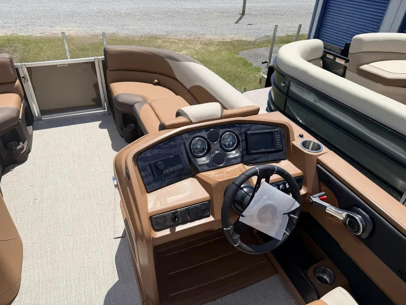 Slide: The Image of Tahoe LTZ 23 CRUISE REAR BENCH-140HP 2026 - 5