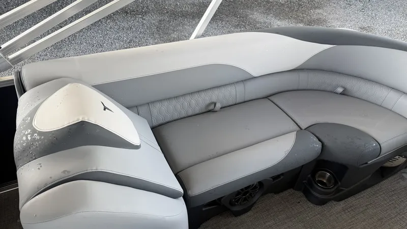 Slide: The Image of Tahoe LTZ 23 QUAD LOUNGER-140HP 2026 - 10