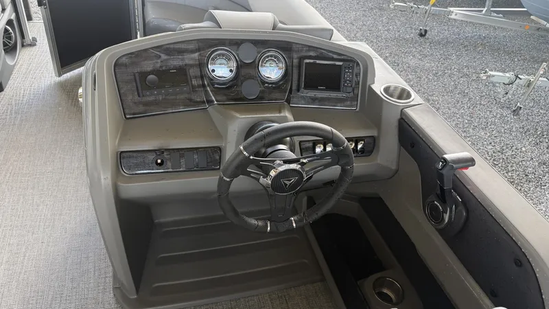 Slide: The Image of Tahoe LTZ 23 QUAD LOUNGER-140HP 2026 - 6