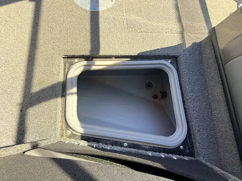 Slide: The Image of Tracker Targa V-18 WT 2021 - 8