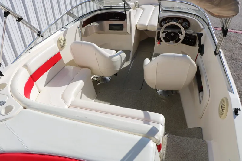 Slide: The Image of Interior of a 2002 Rinker Captiva 192 Liberty Edition boat. - 18