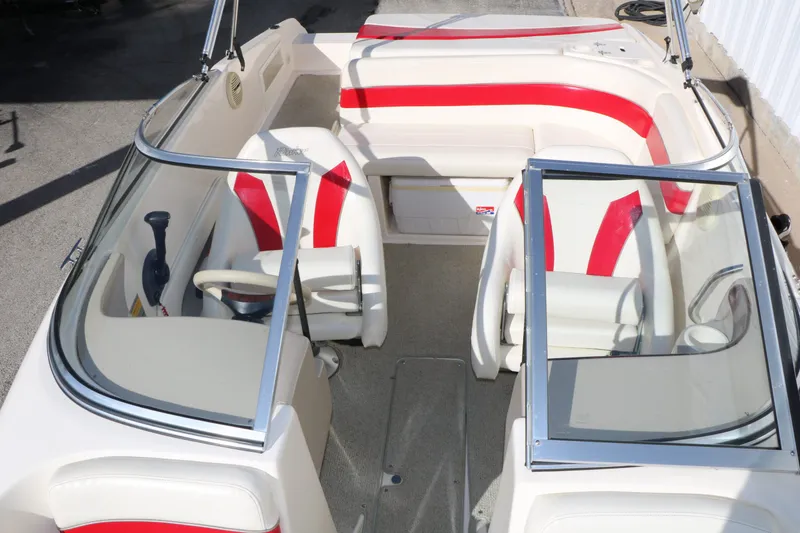 Slide: The Image of Interior of a 2002 Rinker Captiva 192 Liberty Edition boat. - 24