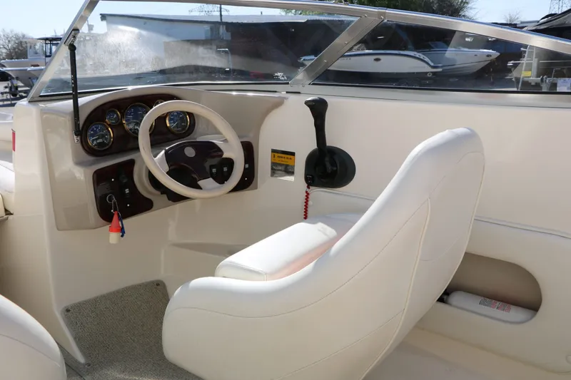 Slide: The Image of Interior of a 2002 Rinker Captiva 192 Liberty Edition boat. - 27