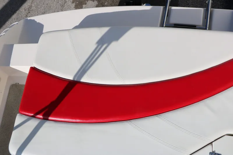 Slide: The Image of Rinker Captiva 192 boat seat with red and white upholstery, 2002 model. - 32