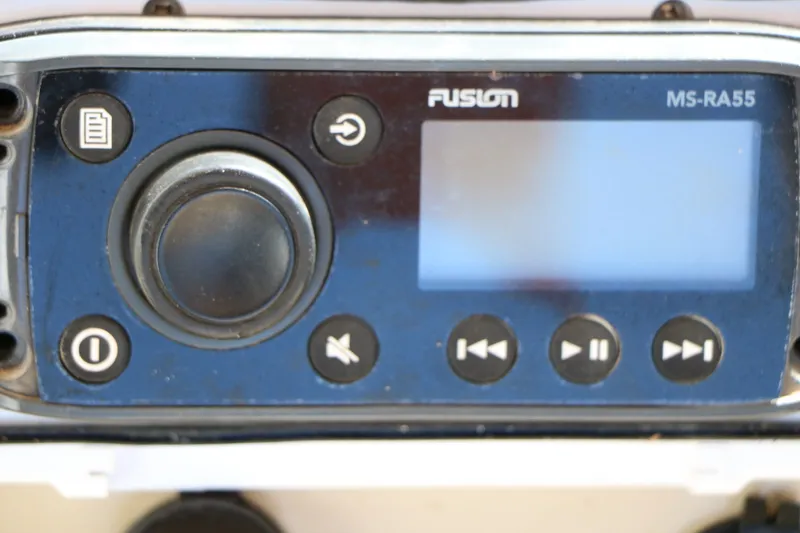 Slide: The Image of Fusion MS-RA55 control unit on Crest 200 Classic Fish 2020. - 29