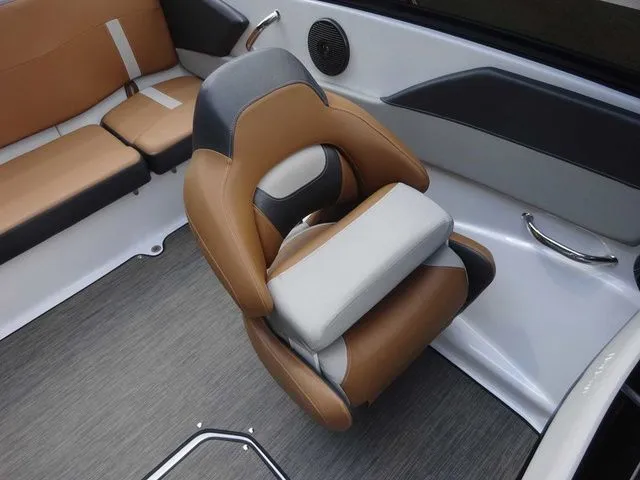 Slide: The Image of Four Winns 190 Horizon 2022 - 12