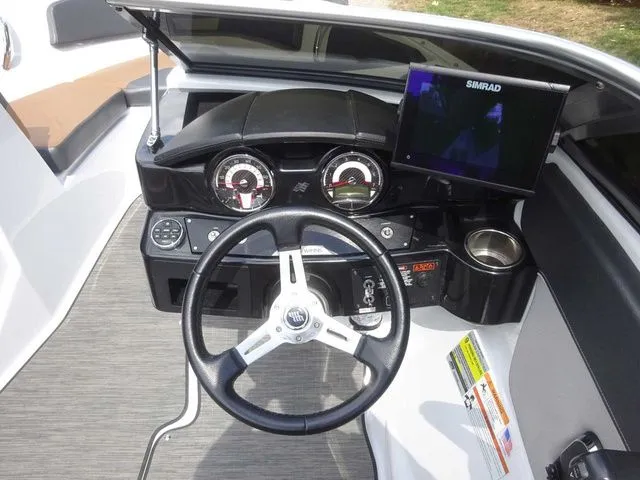 Slide: The Image of Four Winns 190 Horizon 2022 - 13