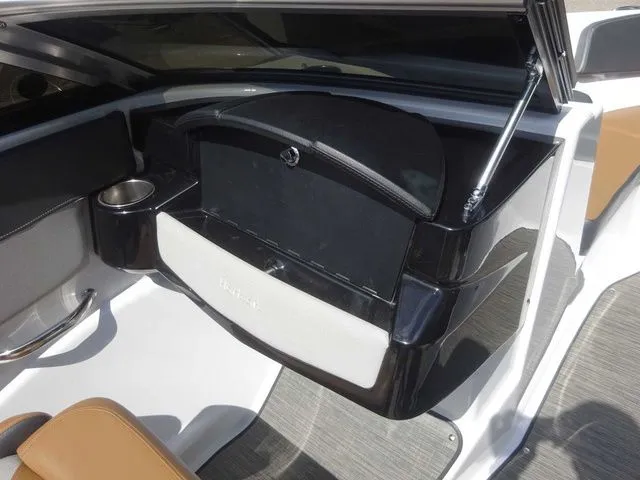 Slide: The Image of Four Winns 190 Horizon 2022 - 17