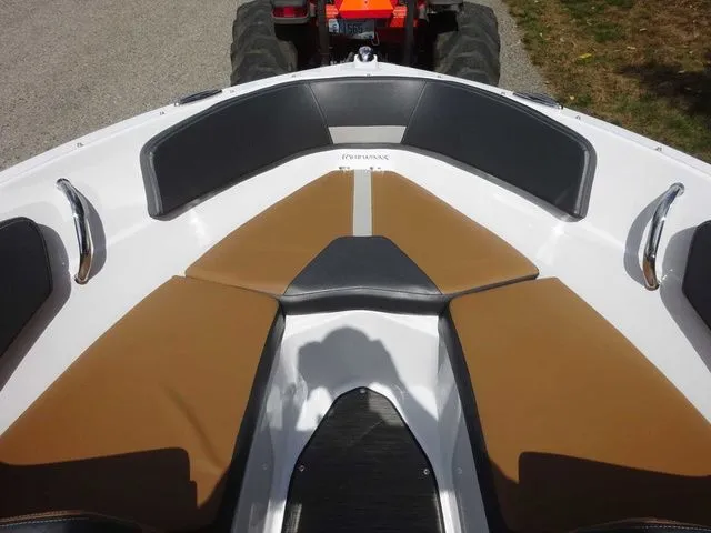 Slide: The Image of Four Winns 190 Horizon 2022 - 18