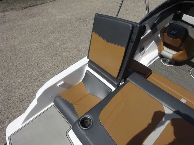 Slide: The Image of Four Winns 190 Horizon 2022 - 19