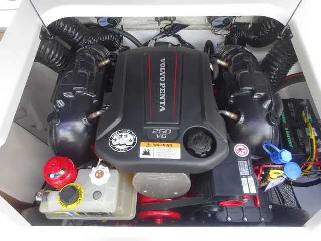 Slide: The Image of Four Winns 190 Horizon 2022 - 21