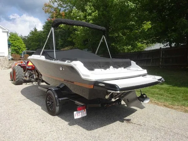 Slide: The Image of Four Winns 190 Horizon 2022 - 3