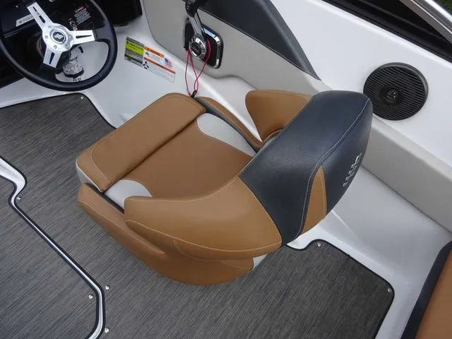 Slide: The Image of Four Winns 190 Horizon 2022 - 7