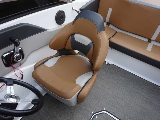 Slide: The Image of Four Winns 190 Horizon 2022 - 8