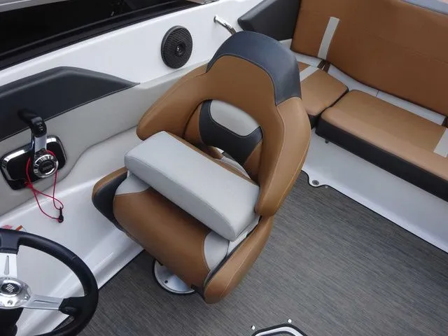 Slide: The Image of Four Winns 190 Horizon 2022 - 9