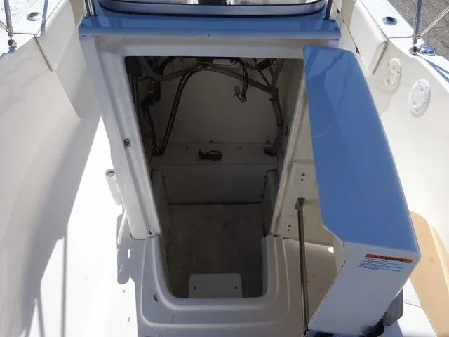 Slide: The Image of Robalo R180 Center Console 2019 - 9