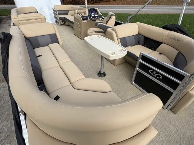 Slide: The Image of Harris Cruiser 230 2022 - 10