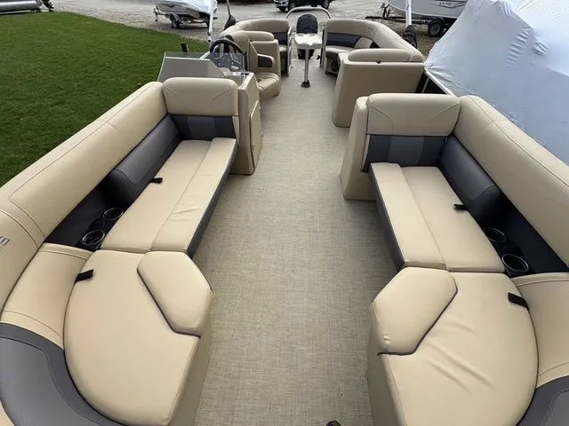 Slide: The Image of Harris Cruiser 230 2022 - 3