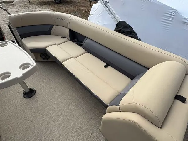 Slide: The Image of Harris Cruiser 230 2022 - 8